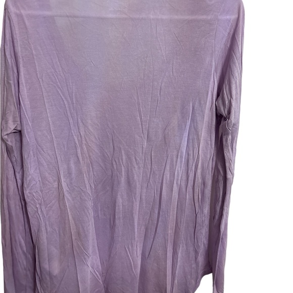 SALE!!! GUESS LAVENDER BOYFRIEND TEE 5/25!!! 🔥🔥 - Picture 4 of 5